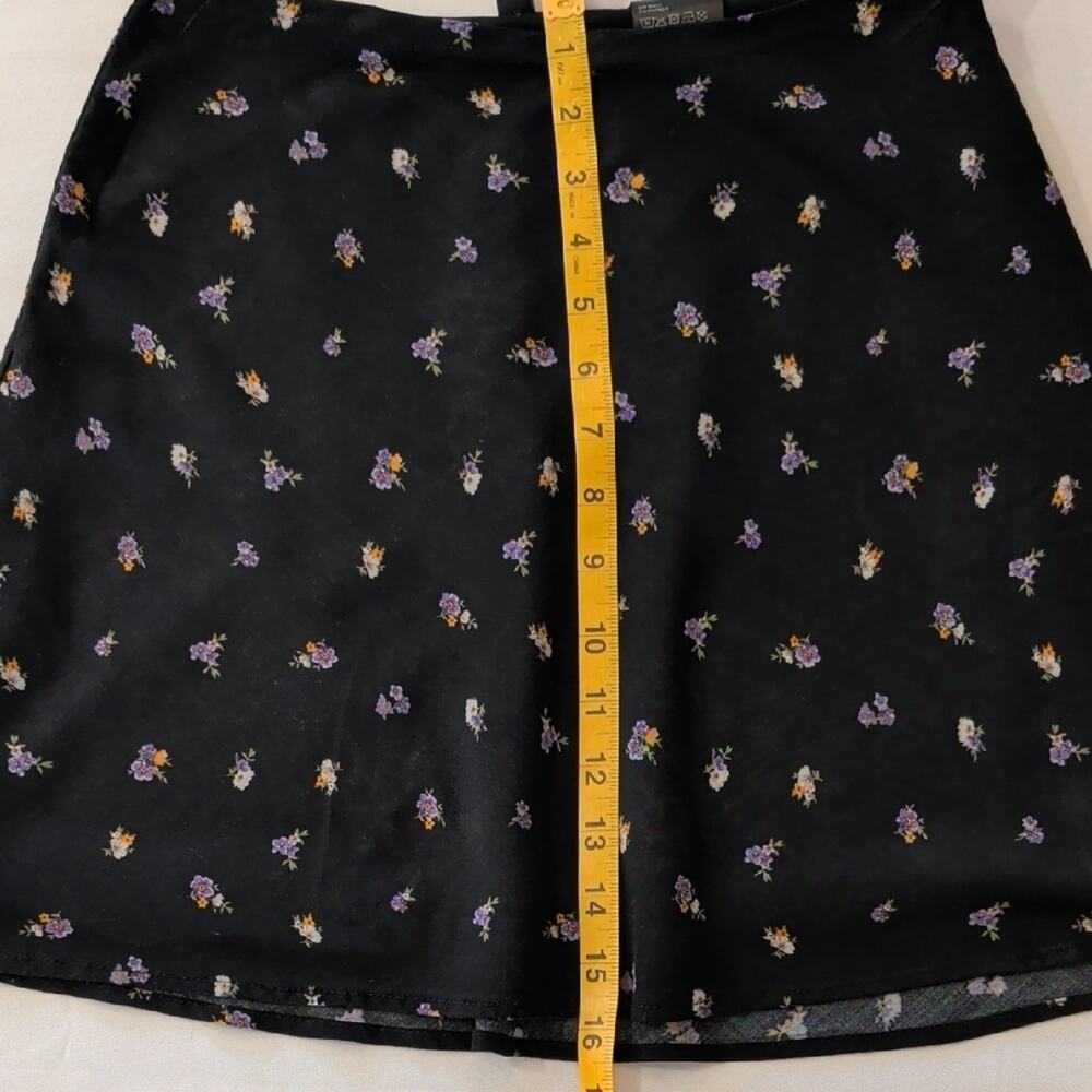 Black Ditsy Floral Mini A-Line Skirt Size 6 Coquette Soft Girl Summer - Picture 7 of 7
